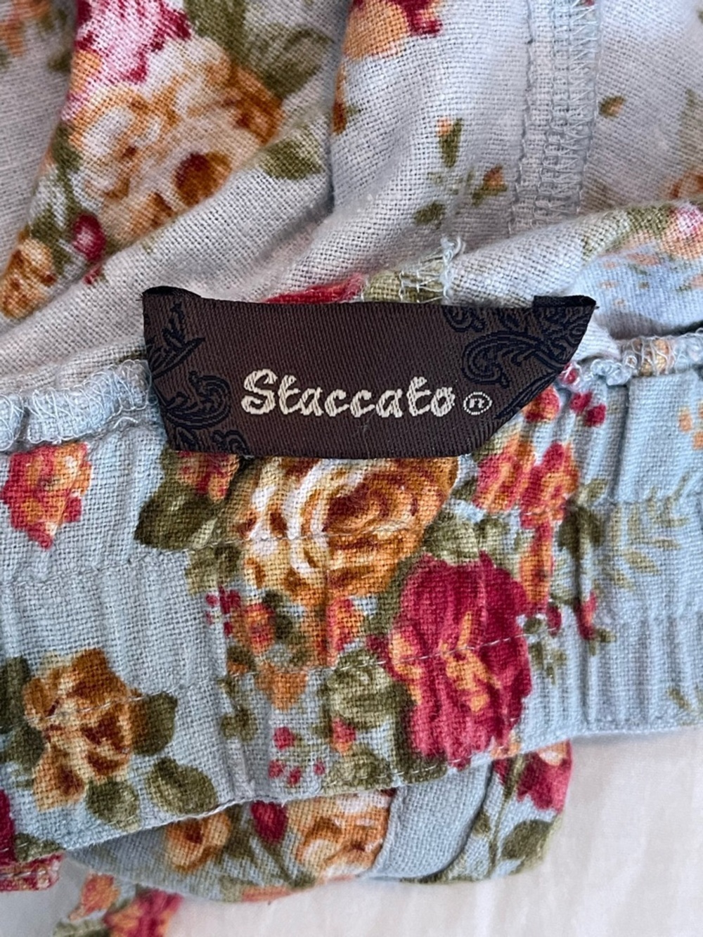 Staccato Women's Floral Mini Shorts - Size L I
Lightweight, Perfect For Summer - Picture 3 of 8